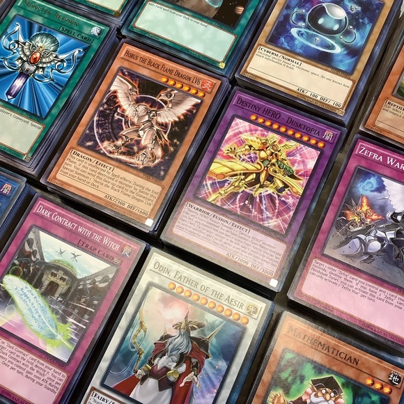 Yu-GI-Oh Trading Card Lot of 1525 w/ Holo Rare (Super Ultra Secret Prismatic)